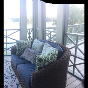 Meet your Posher, Joy